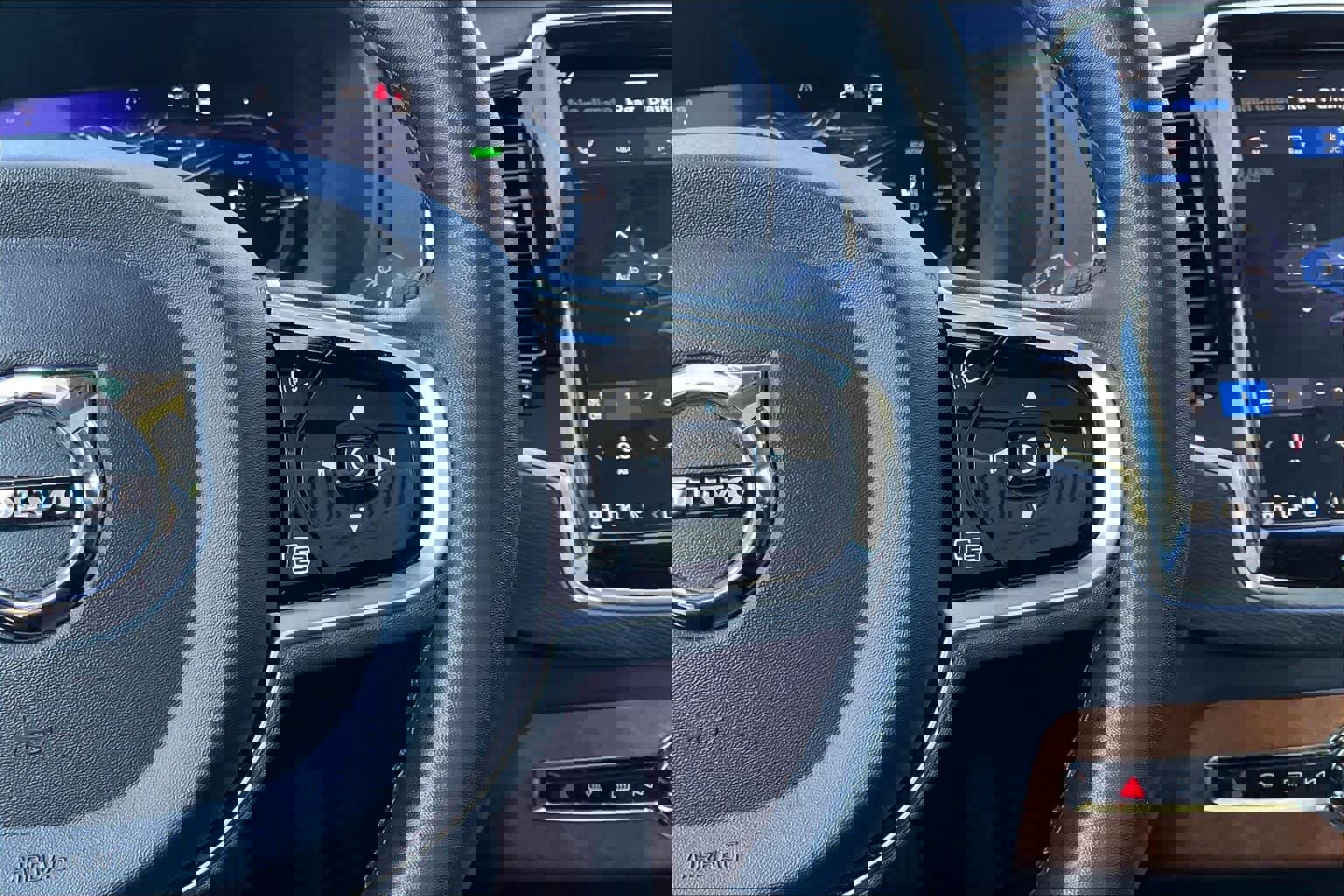 Used 2023 Volvo XC90 T8 Plus w/ Protection Package image 22