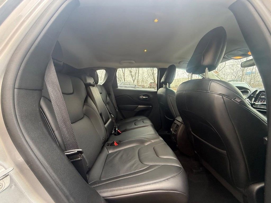 Used 2019 Jeep Cherokee Limited image 13