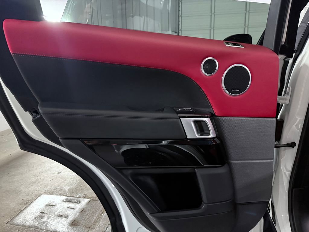 Used 2021 Land Rover Range Rover Sport HST image 23