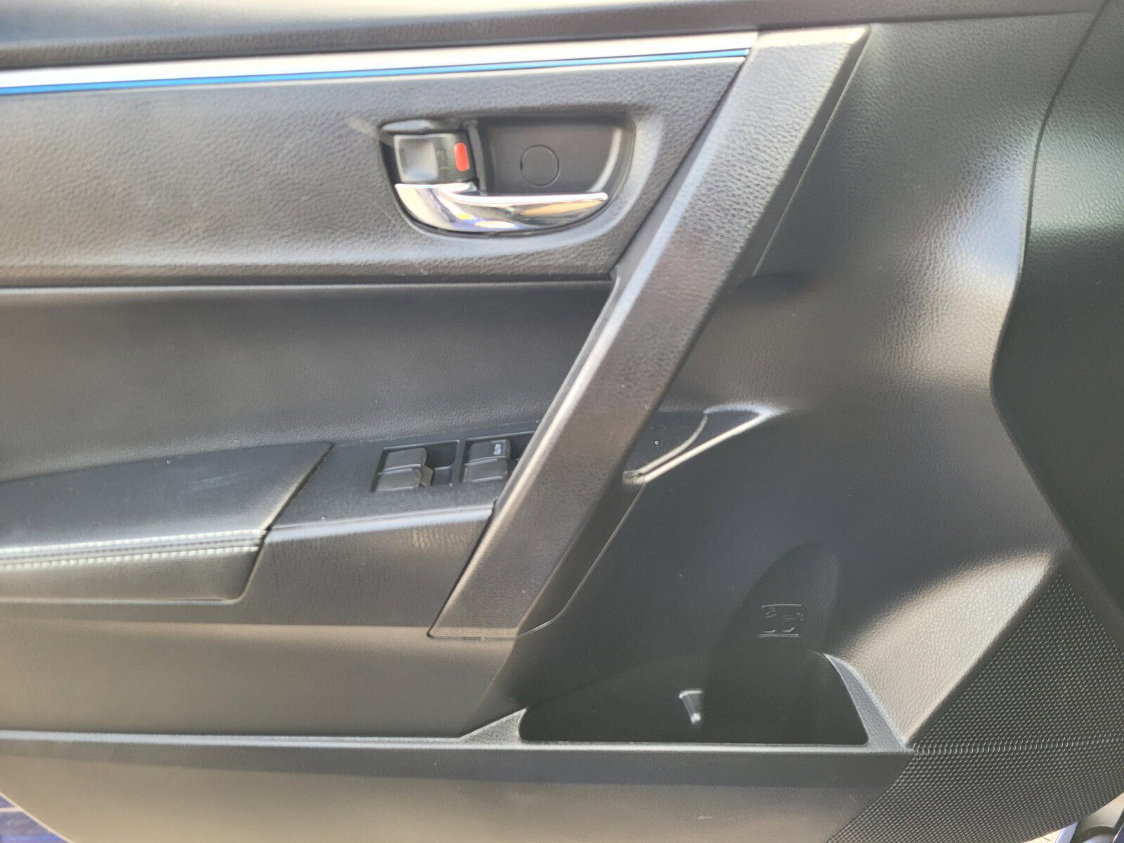 Used 2015 Toyota Corolla S image 6