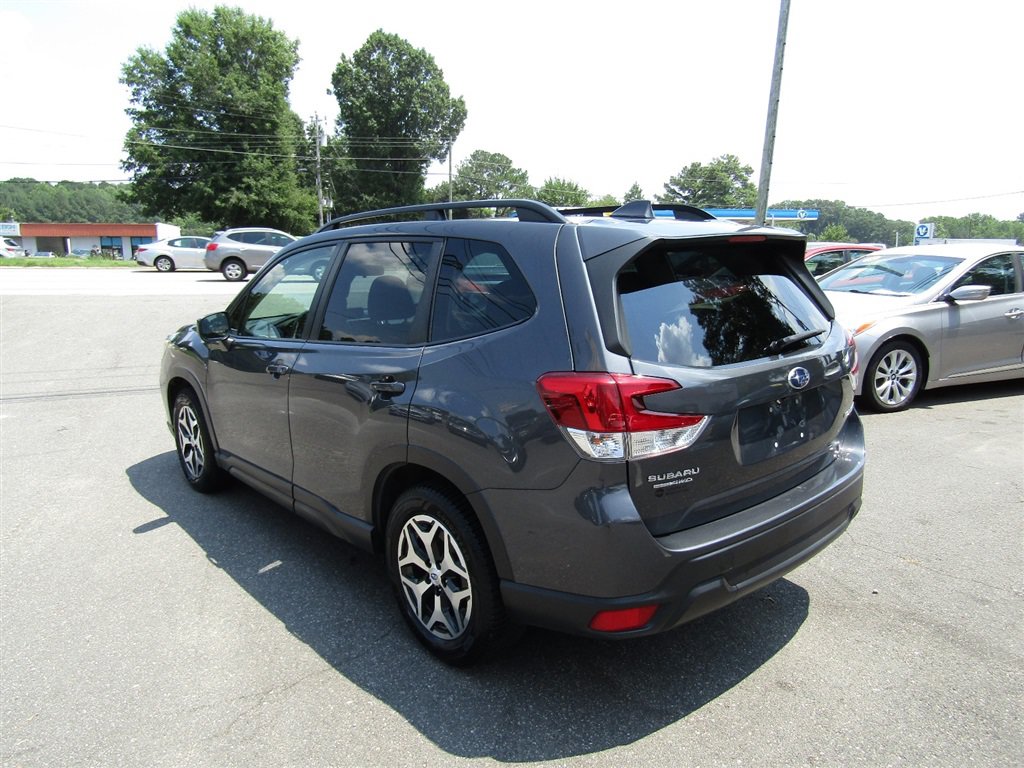 Used 2021 Subaru Forester Premium AWD/4WD image 5