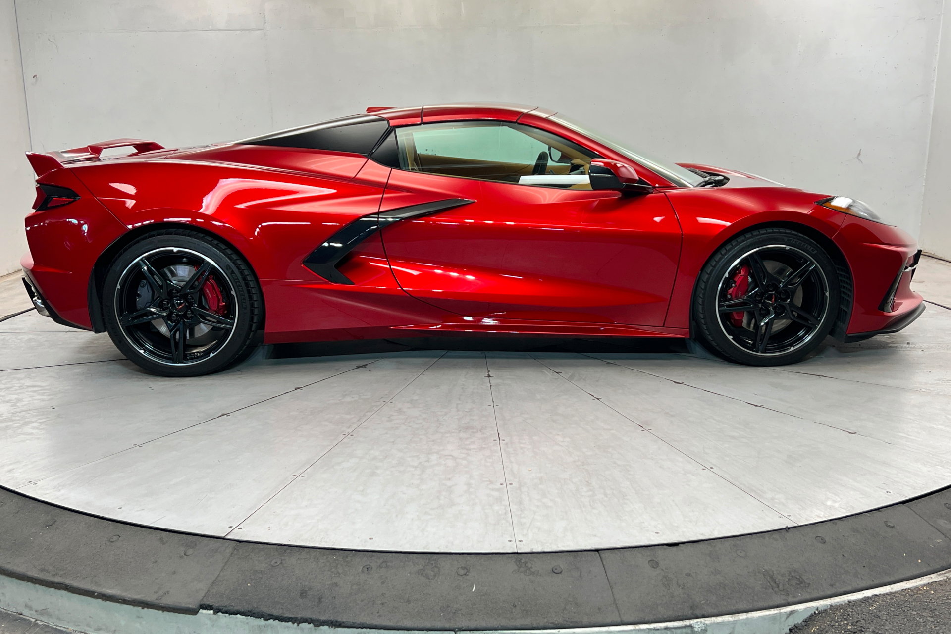 Used 2021 Chevrolet Corvette Stingray Premium Conv w/ Z51 Performance Package RWD image 7