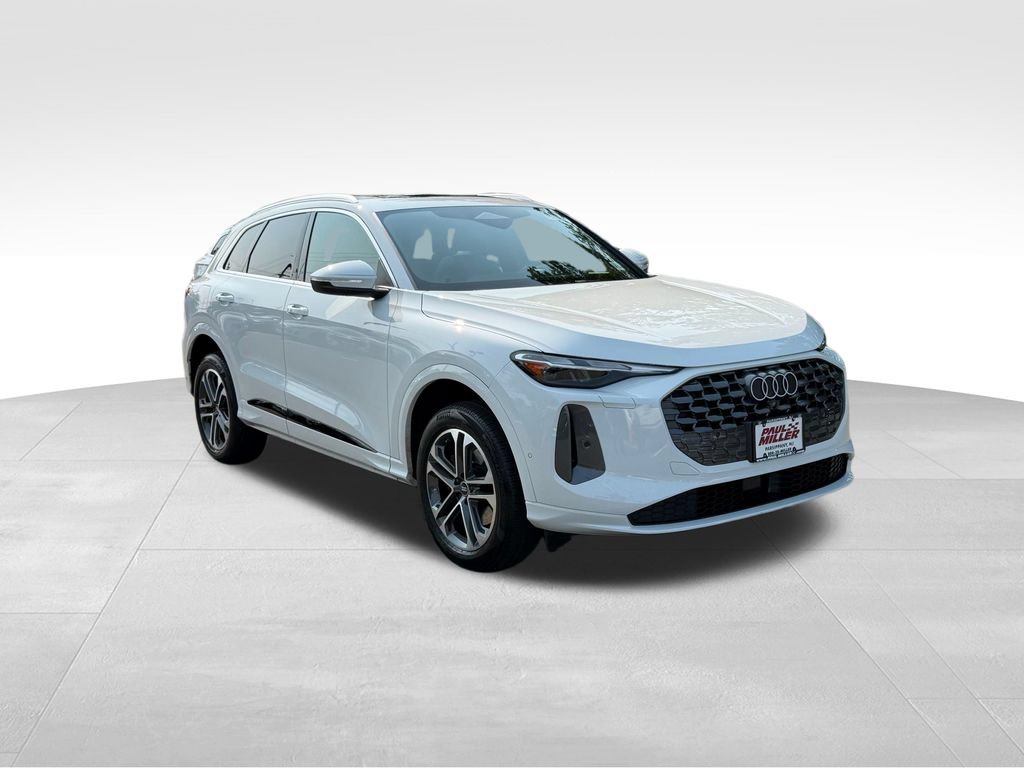 Used 2025 Audi Q5 Premium w/ Convenience Package AWD/4WD image 3