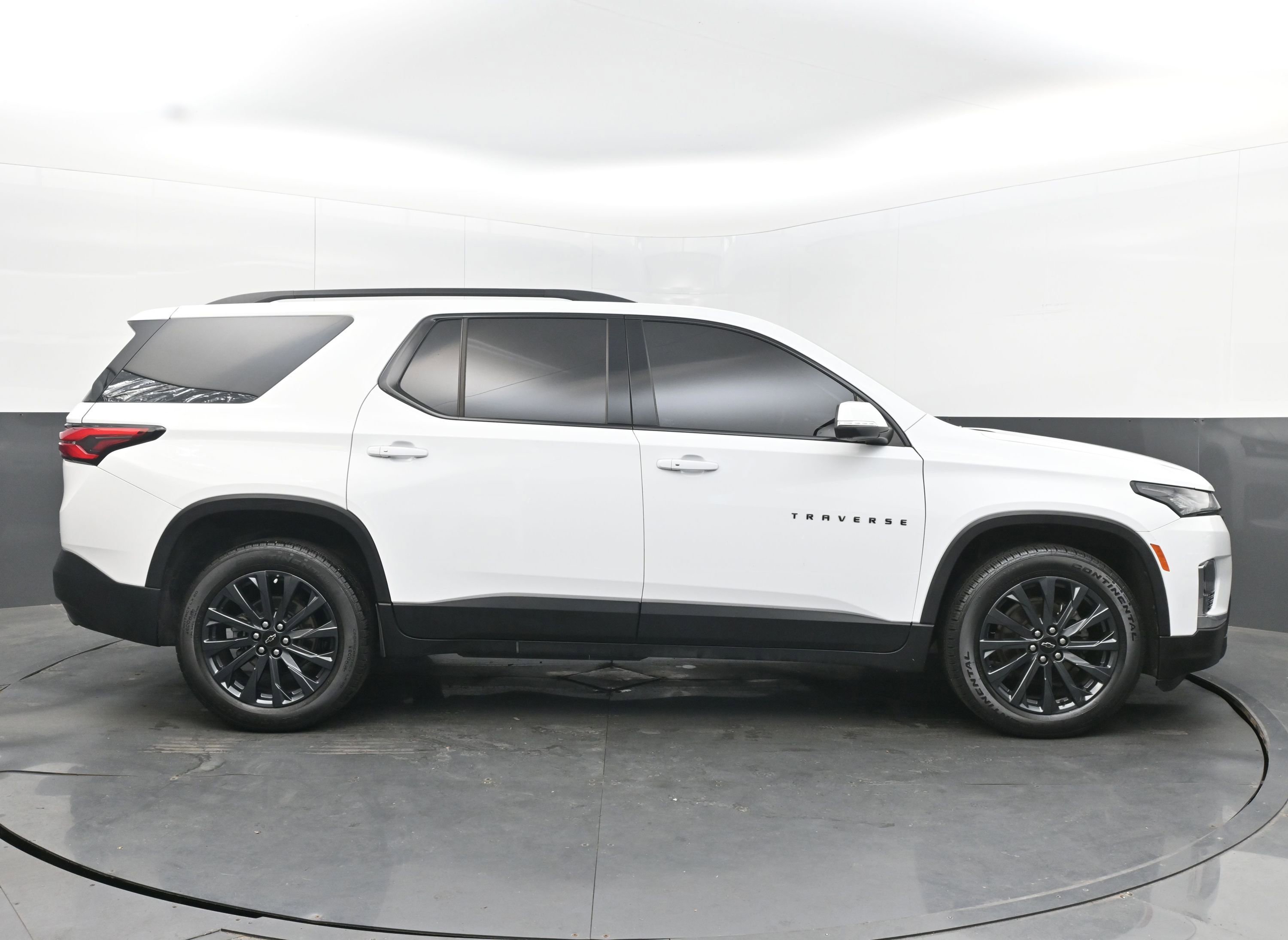Used 2023 Chevrolet Traverse RS image 10