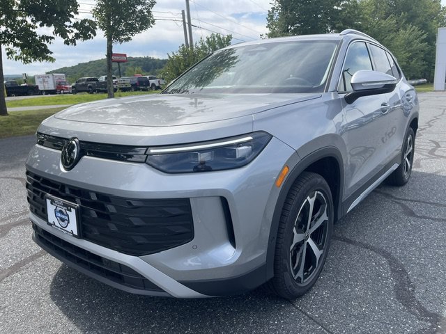 New 2026 Volkswagen Tiguan SE