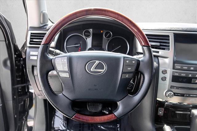 Used 2013 Lexus LX 570 4WD w/ Luxury Pkg image 12