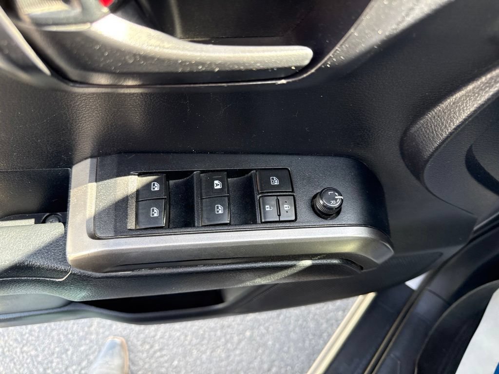 Used 2020 Toyota Tacoma SR5 AWD/4WD image 16