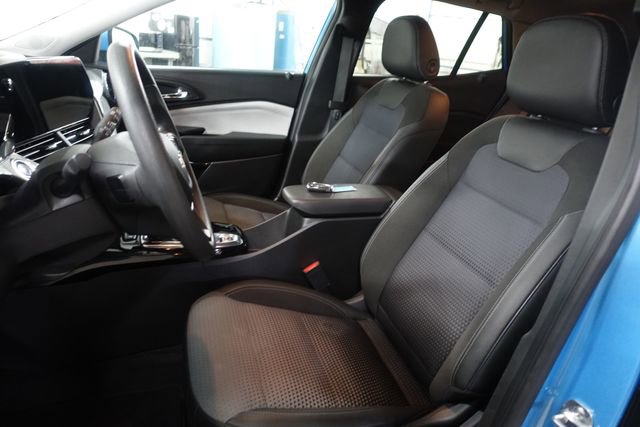 Used 2025 Chevrolet Trax LT image 10