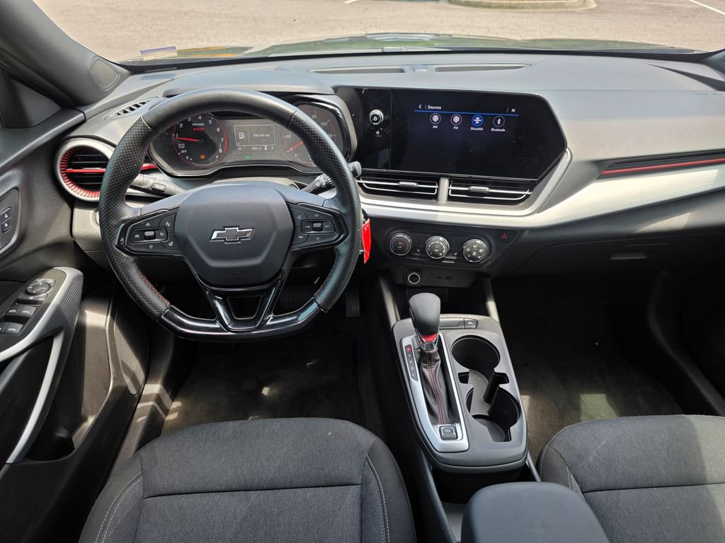 Used 2024 Chevrolet Trax RS FWD image 27