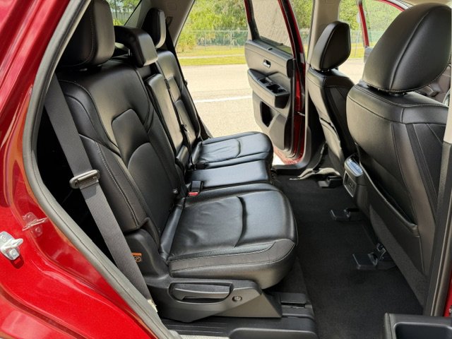 Used 2023 Nissan Pathfinder SL w/ Black Appearance Package AWD/4WD image 16