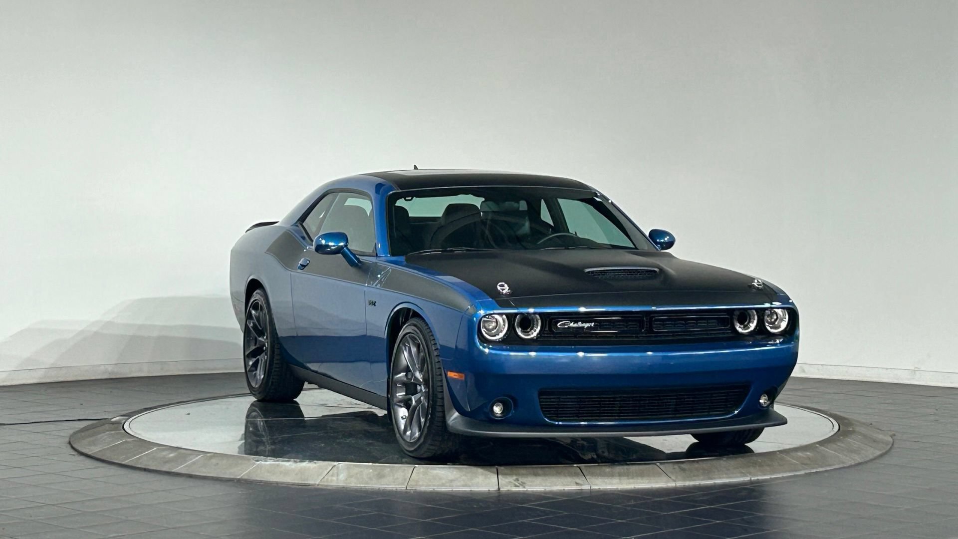 Used 2023 Dodge Challenger R/T w/ T/A Package RWD image 2