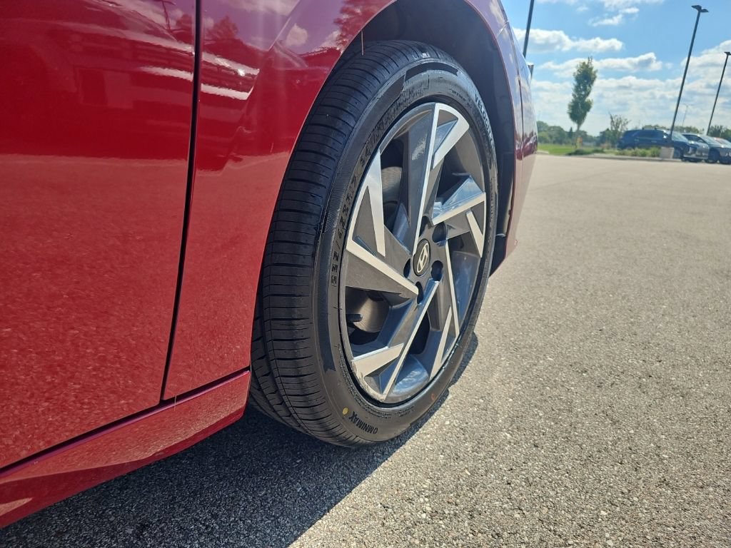 Certified 2025 Hyundai Elantra SEL FWD image 38
