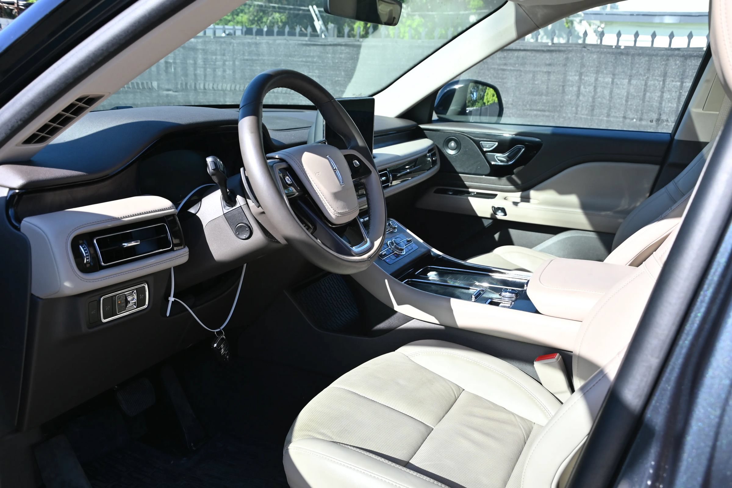 Used 2024 Lincoln Aviator Reserve w/ Equipment Group 201A RWD image 14