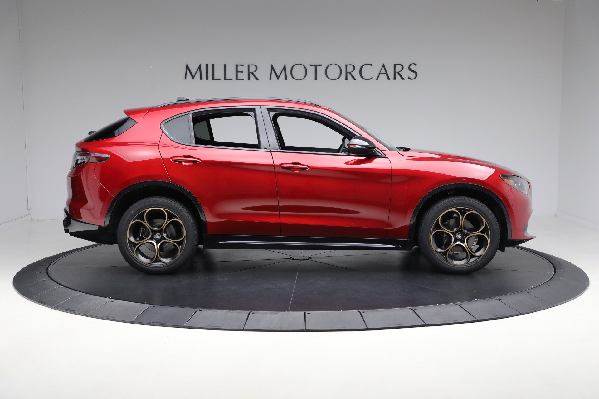 New 2025 Alfa Romeo Stelvio Sprint image 8