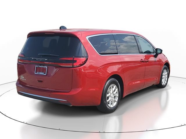 New 2027 Chrysler Pacifica Select w/ Family Tech Group FWD image 4