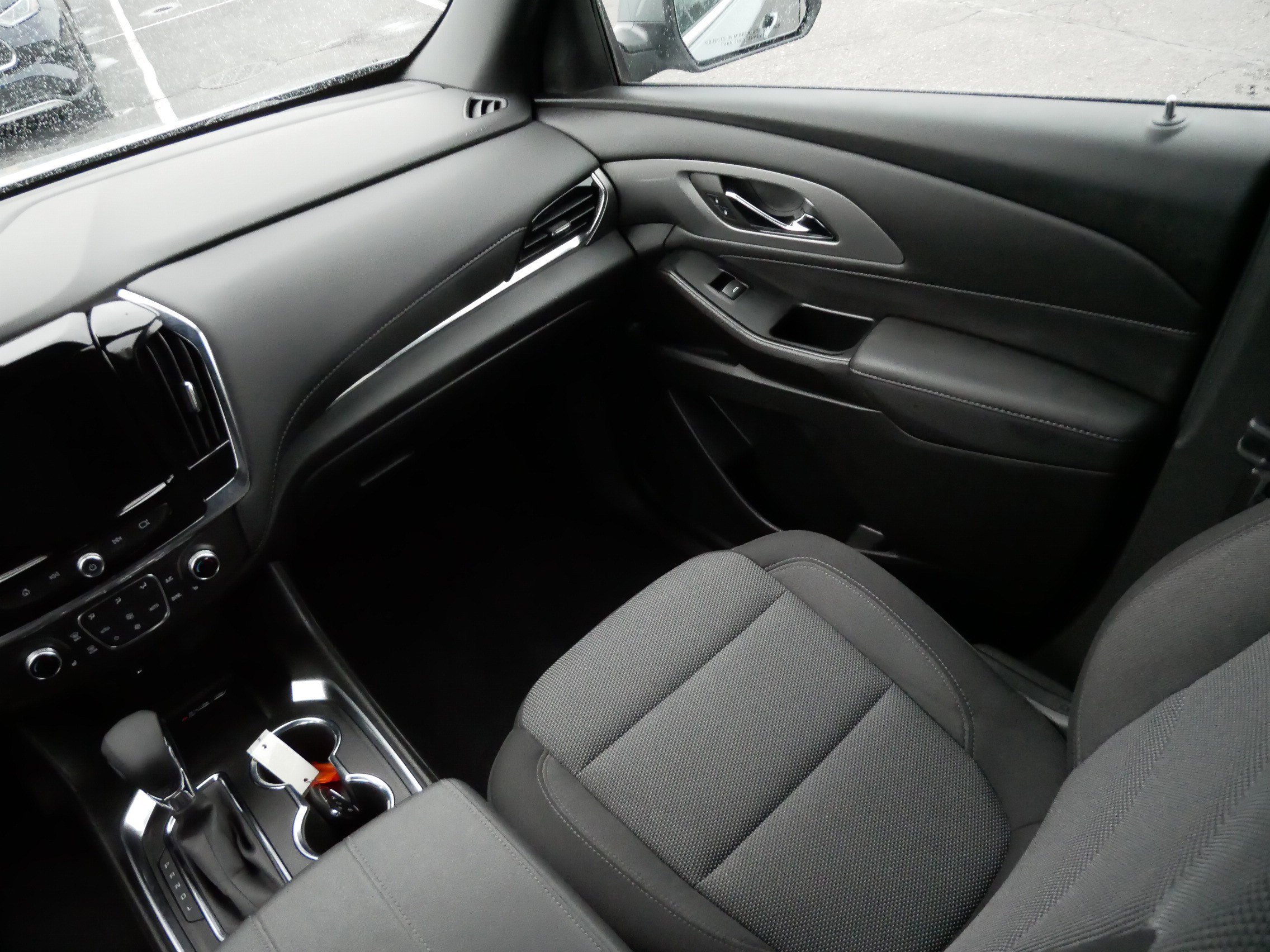 Used 2023 Chevrolet Traverse LT image 11