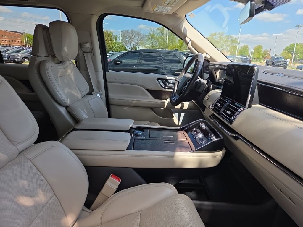 Used 2021 Lincoln Navigator Reserve w/ Luxury Package AWD/4WD image 5
