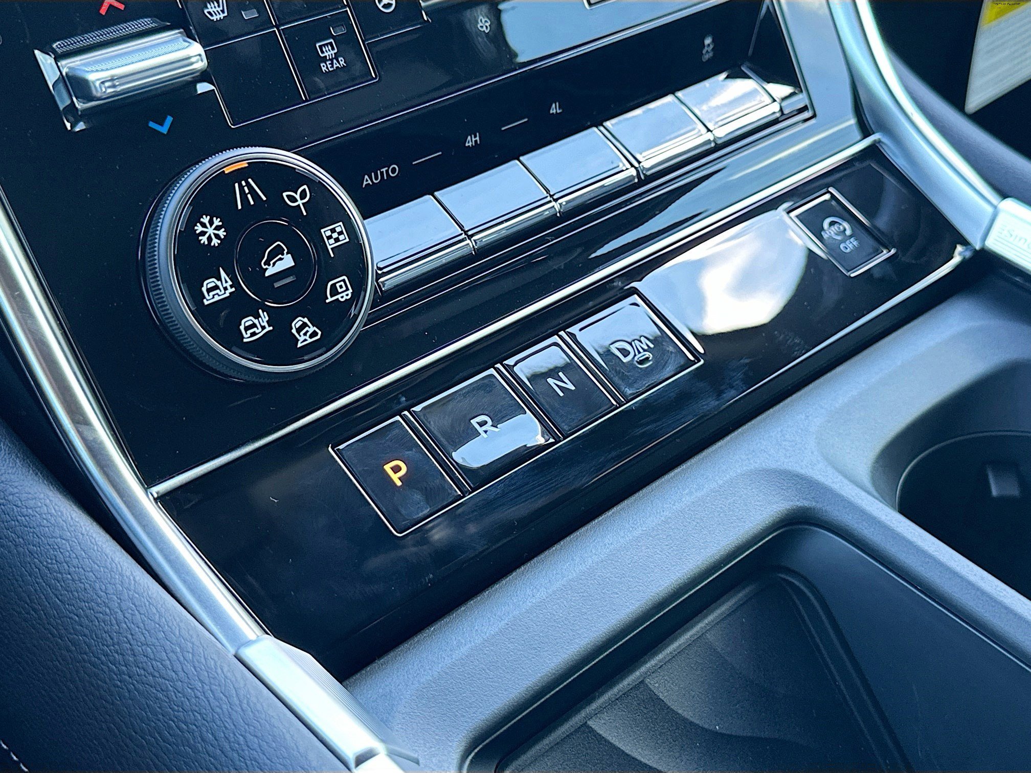 New 2026 Nissan Armada SL w/ Captain's Chari Seat Package image 11