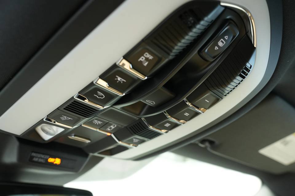Certified 2026 Porsche Macan AWD/4WD image 38