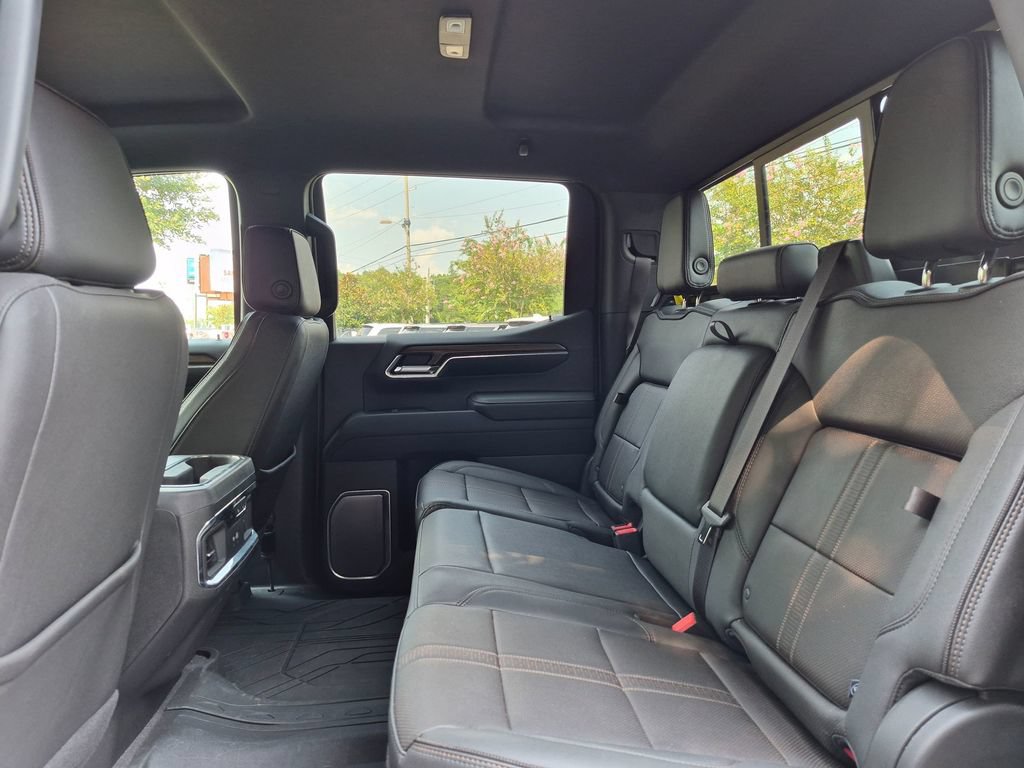Used 2024 Chevrolet Silverado 1500 High Country w/ Technology Package AWD/4WD image 33