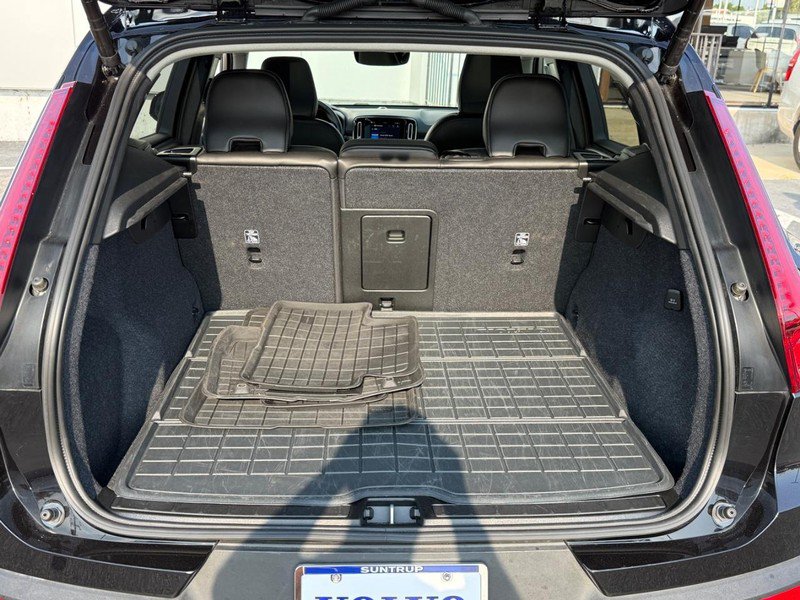 Used 2026 Volvo XC40 B5 Plus AWD/4WD image 5