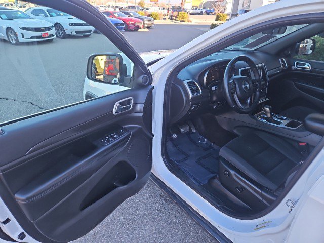 Used 2018 Jeep Grand Cherokee Laredo image 8