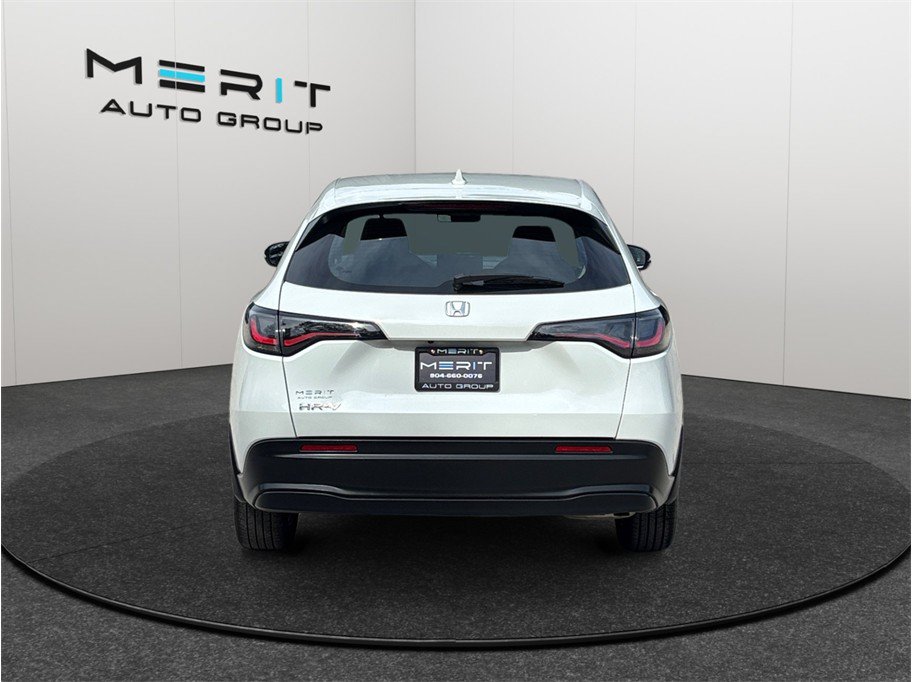 Used 2023 Honda HR-V LX image 8