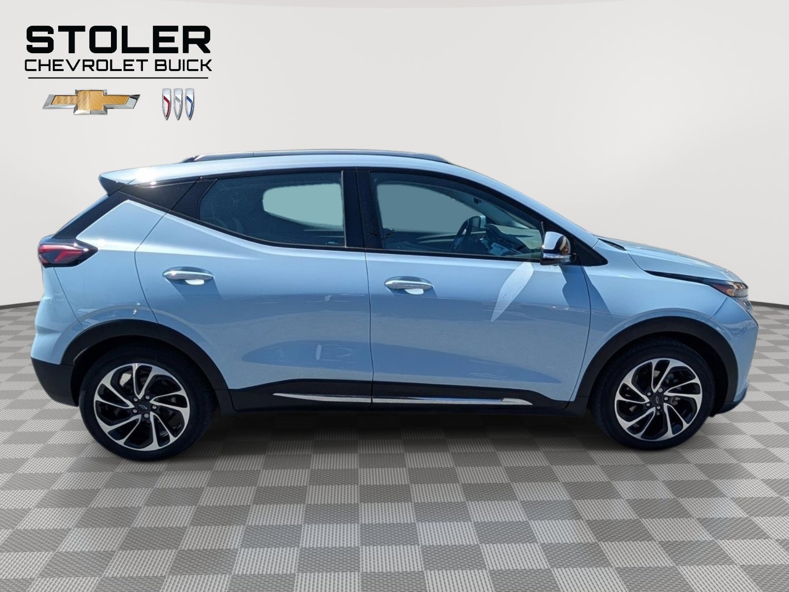 Used 2023 Chevrolet Bolt EUV Premier w/ Sun & Sound Package FWD image 6