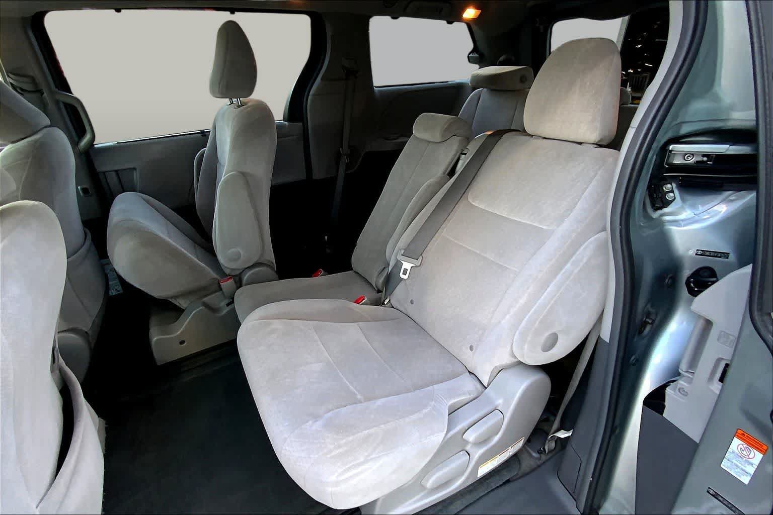 Used 2015 Toyota Sienna LE FWD image 20