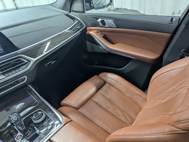 Used 2021 BMW X7 M50i image 8