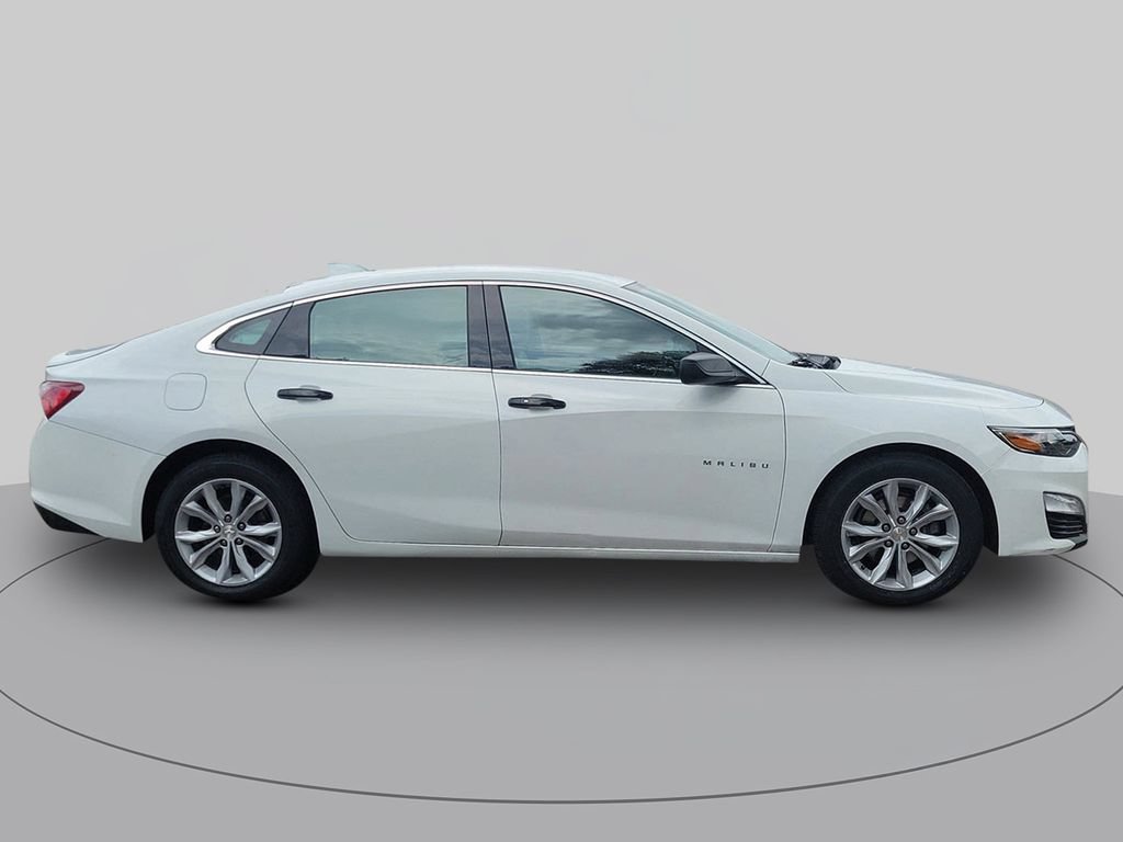 Used 2022 Chevrolet Malibu LT FWD image 2