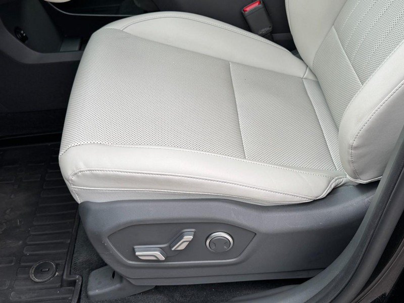 Used 2025 Hyundai Santa Fe SEL AWD/4WD image 23