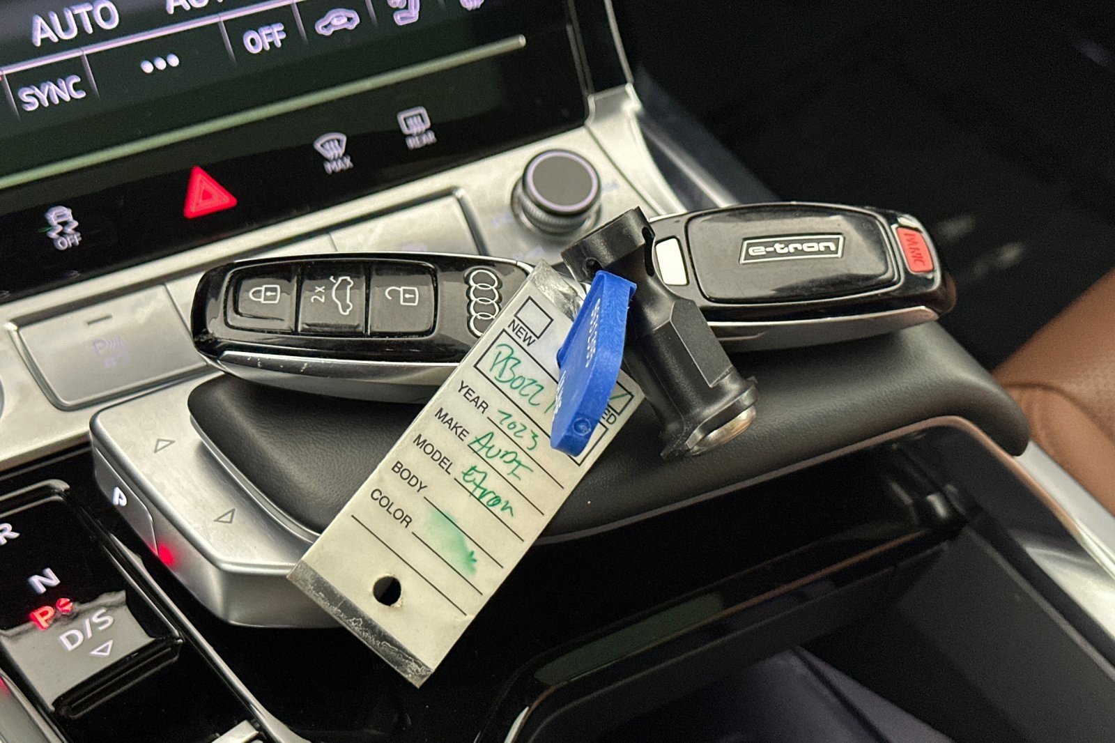 Used 2023 Audi e-tron Premium Plus w/ Premium Plus Package image 24