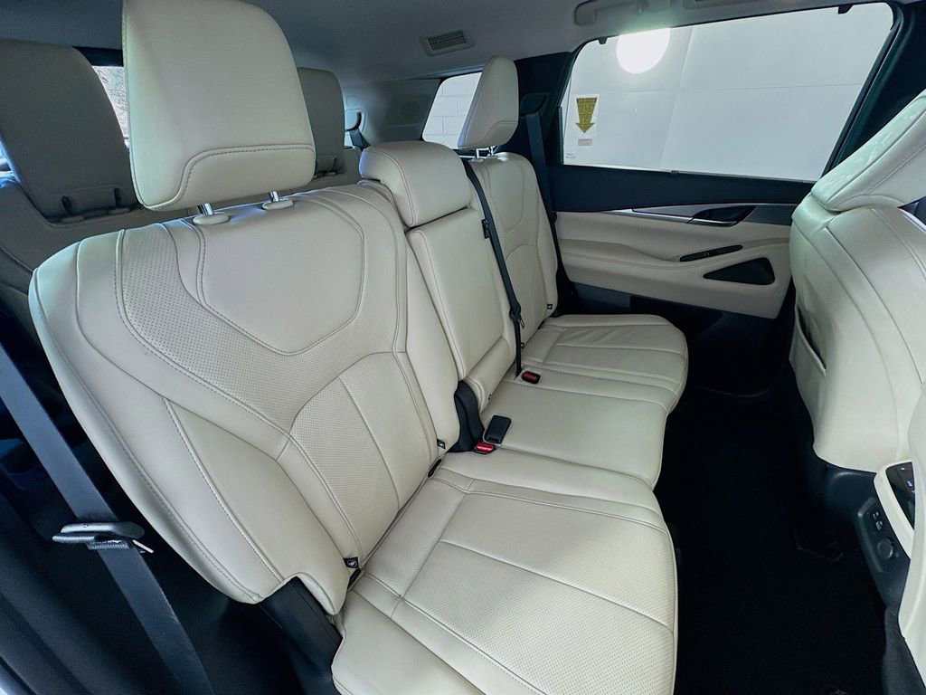 Used 2023 INFINITI QX60 Luxe w/ Cargo Package image 29