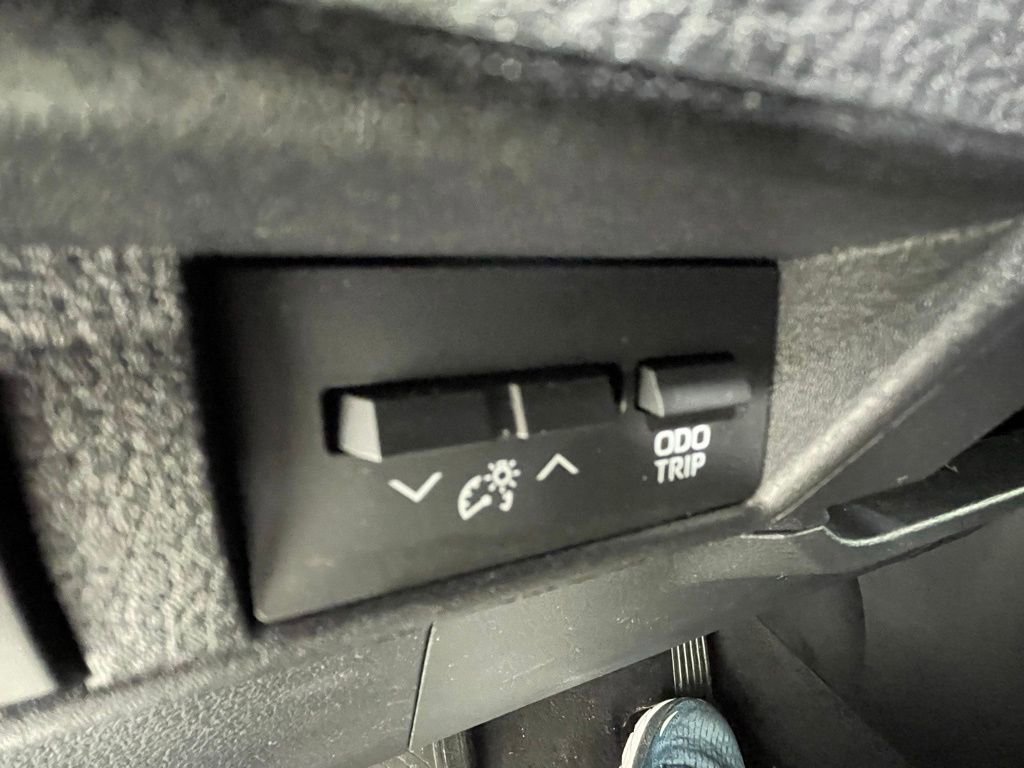 Used 2025 Toyota Sienna XSE image 21