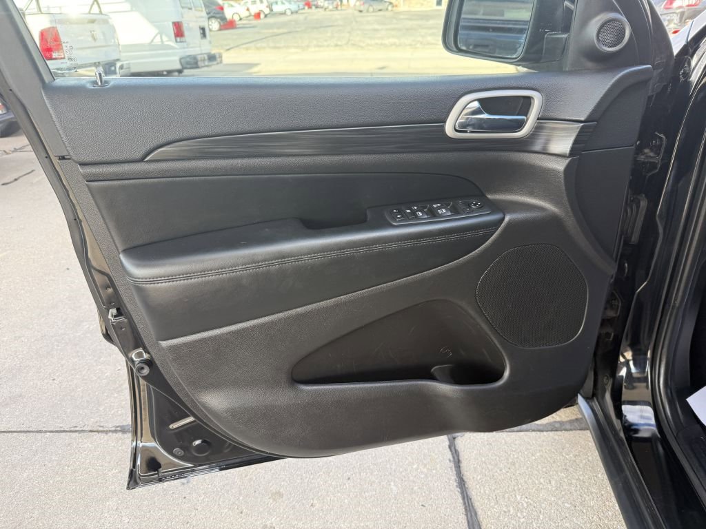 Used 2020 Jeep Grand Cherokee Laredo image 11