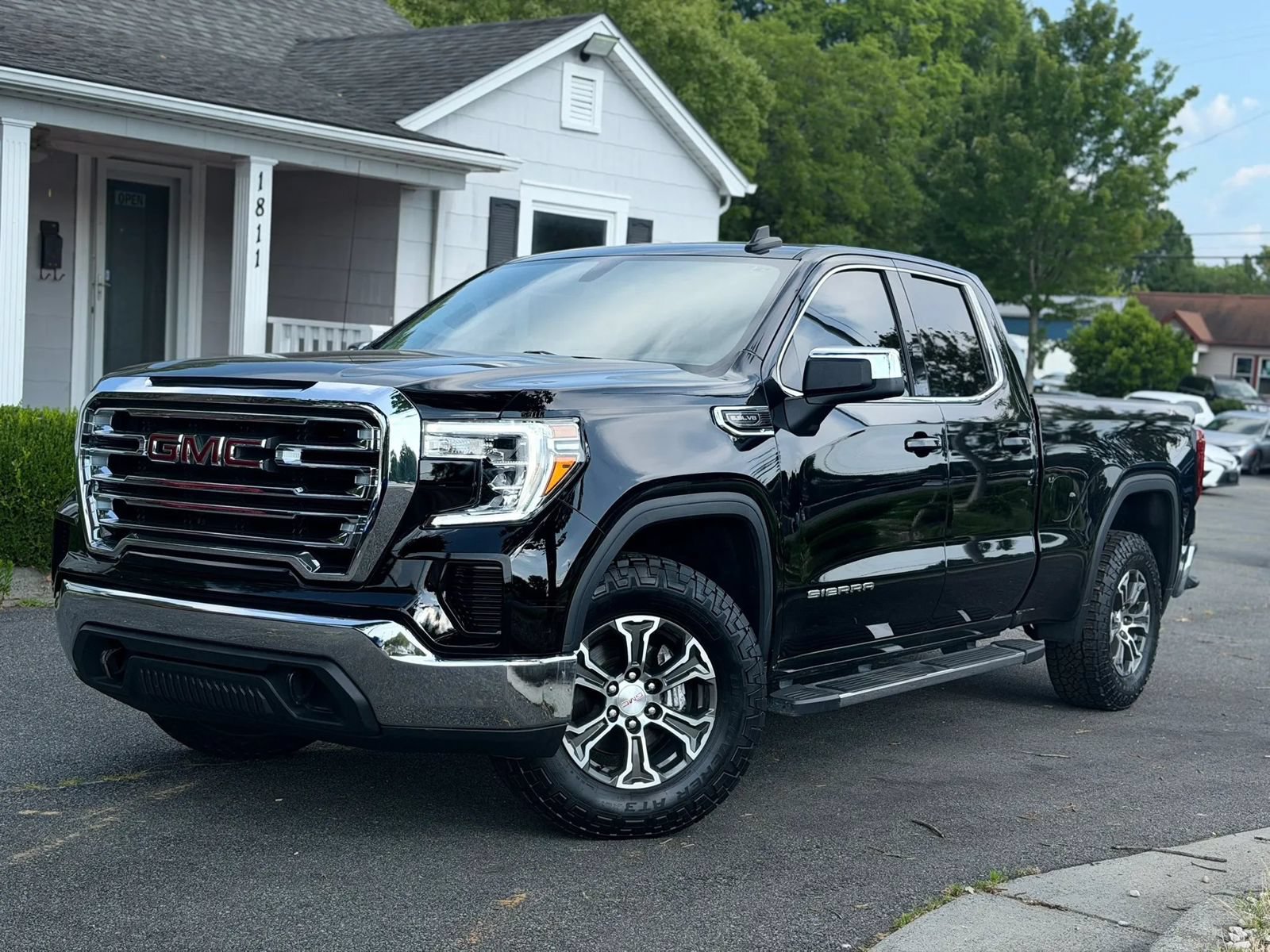 Used 2022 GMC Sierra 1500 SLE AWD/4WD image 2