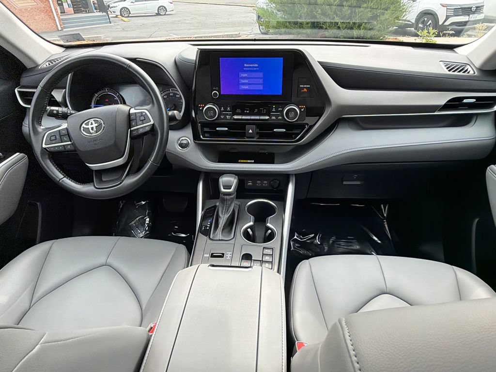Used 2023 Toyota Highlander XLE AWD/4WD image 9