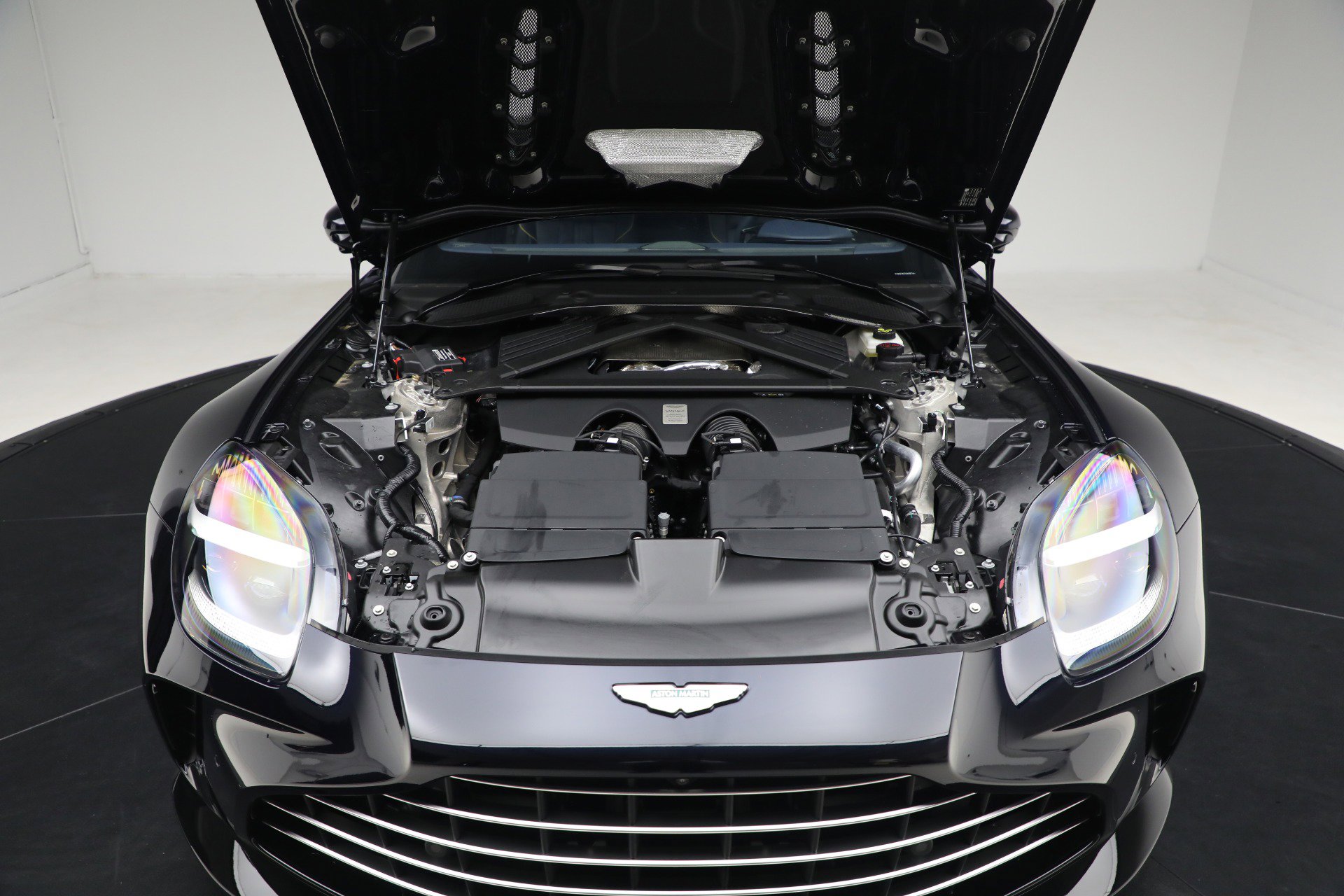 New 2026 Aston Martin V8 Vantage Coupe image 36