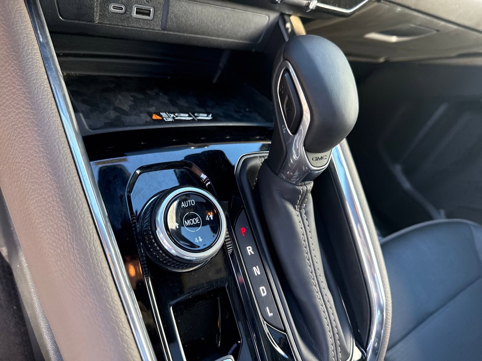 Used 2025 GMC Canyon Denali image 24