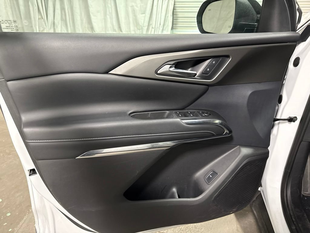 Used 2025 Chevrolet Traverse LT FWD image 19