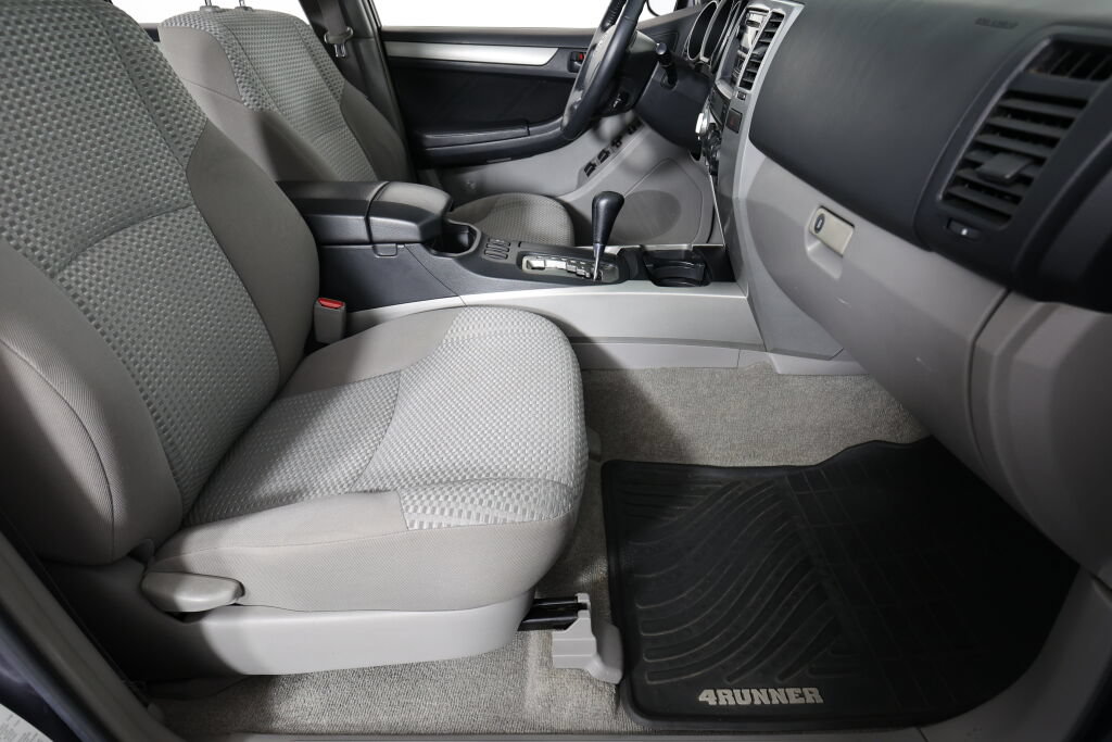 Used 2008 Toyota 4Runner SR5 AWD/4WD image 27