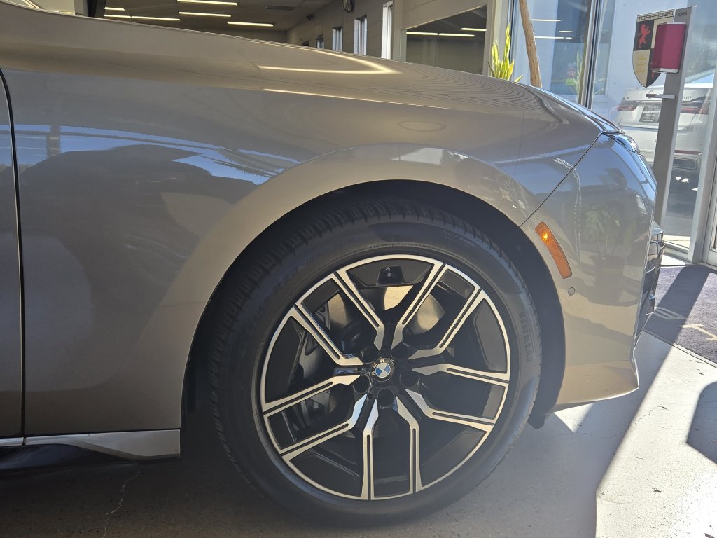 Certified 2024 BMW 750e xDrive w/ Executive Package AWD/4WD image 8