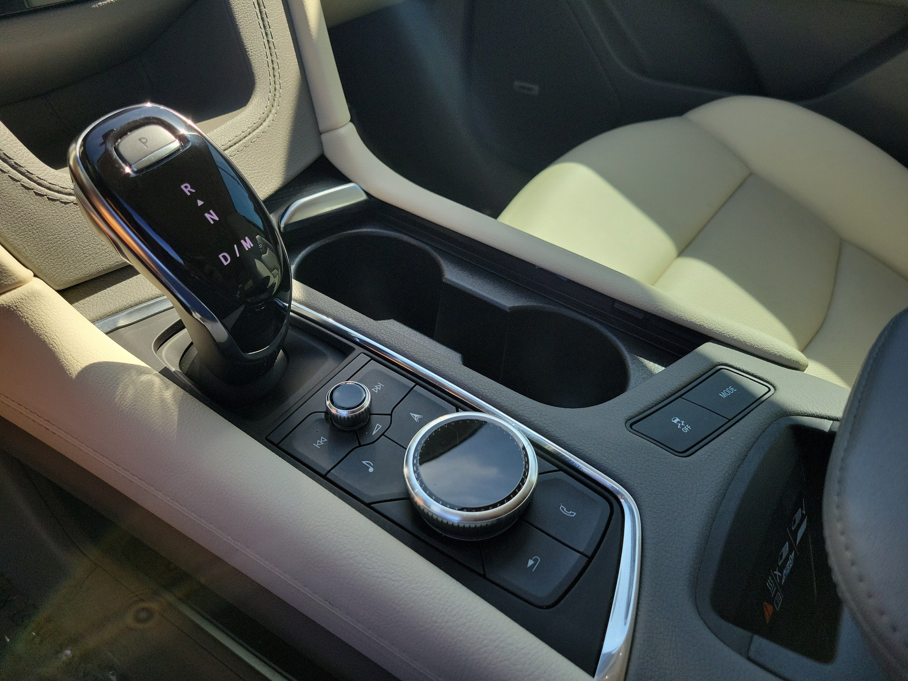 Used 2024 Cadillac XT6 Premium Luxury FWD image 19