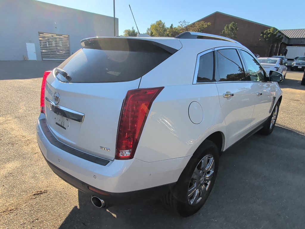 Used 2016 Cadillac SRX Luxury w/ Driver Awareness Package FWD image 3