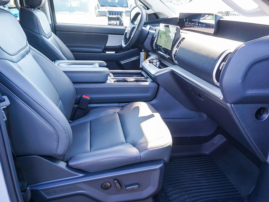 New 2025 Ford Expedition Active image 12