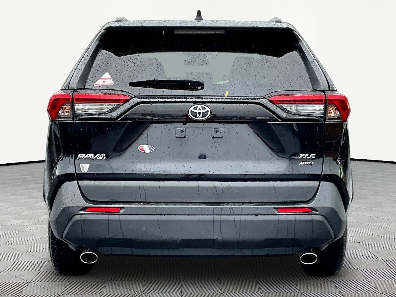 Used 2022 Toyota RAV4 XLE AWD/4WD image 5
