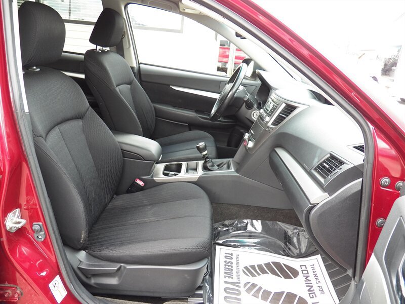 Used 2012 Subaru Outback 2.5i Premium AWD/4WD image 11