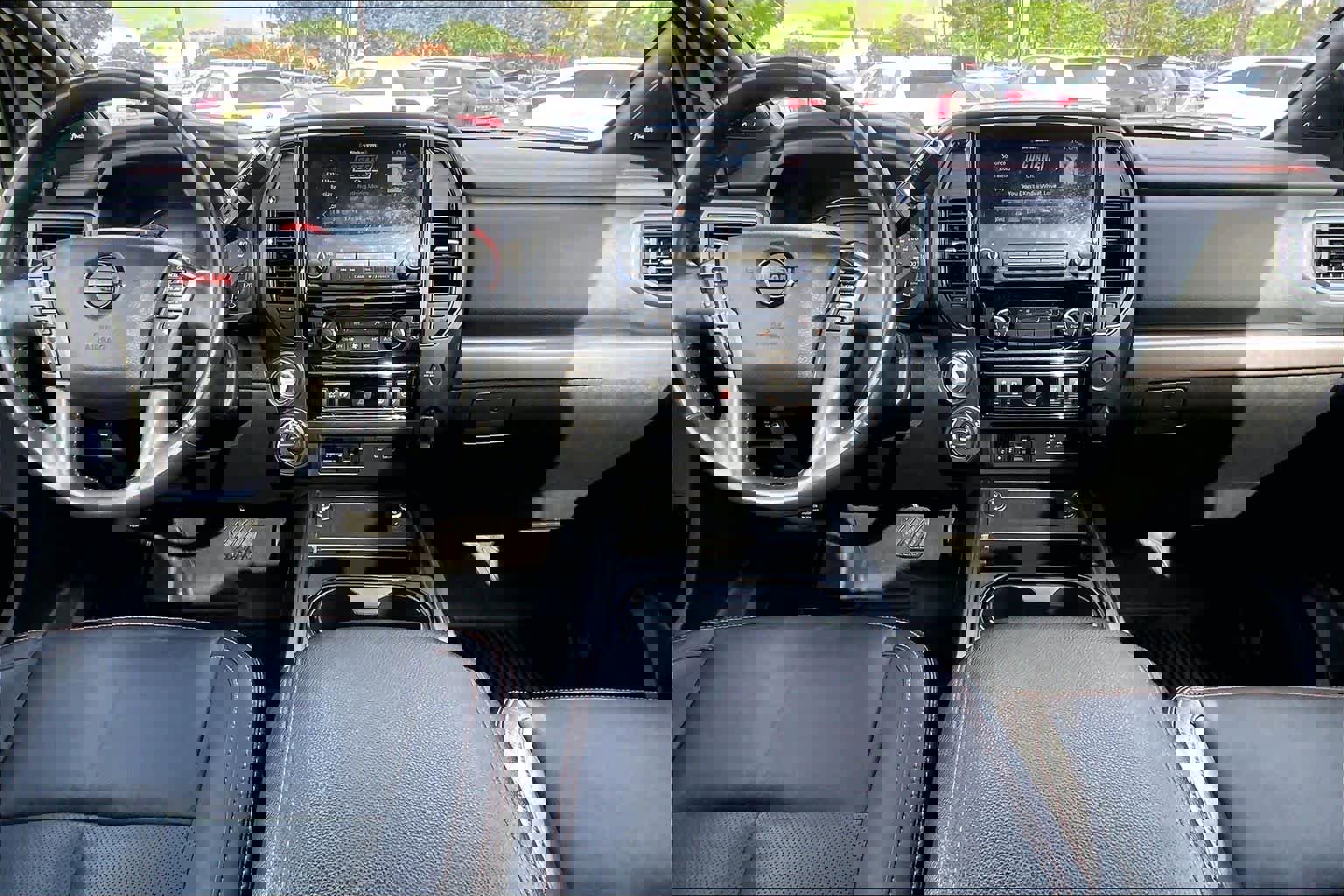 Used 2022 Nissan Titan PRO-4X w/ Pro-4x Convenience Package image 16