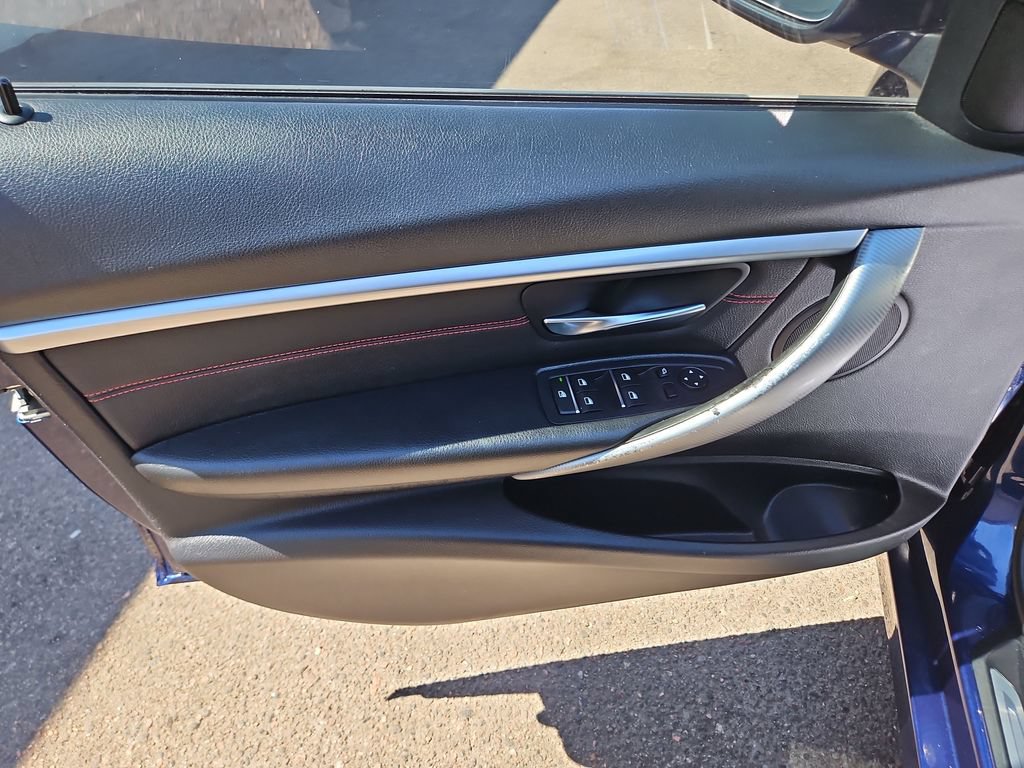 Used 2018 BMW 330i Sedan RWD image 11